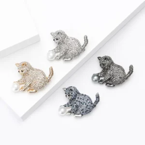 RENSINO Fashion Alloy Diamond Playing Ball Cat Brooch Wedding Party Gift Jewelry Women’s Clothing Animal Chest Flower