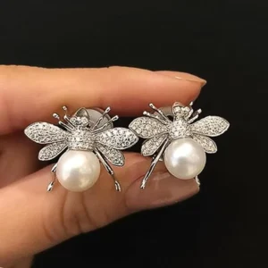 RENSINO Fashionable Small Bee Insect Earrings for Both Men and Women