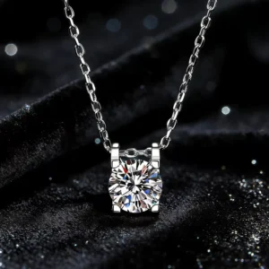 RENSINO Light Luxury Fashion Classic Moissanite Cow Head Pendant S925 Sterling Silver Necklace
