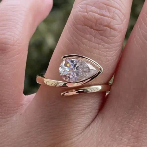 RENSINO Pear Shape Moissanite Ring 925 Sterling Silver with Two Tone Band Elegant Wedding Bridal Jewelry for Women