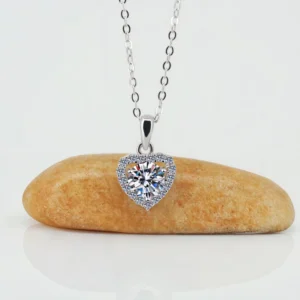 RENSINO S925 Sterling Silver Pendant Necklace 1 Carat Moissanite Necklace Classic Heart Shaped Valentine’s Day Gift