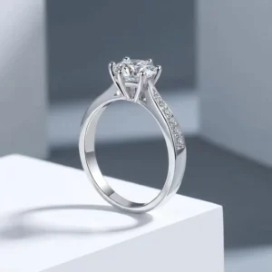 RENSINO S925 Sterling Silver Rhodium Plated Moissanite Wedding Ring 1/2 Karat Row Claw Setting Women’s Fashionable Office Style Shanwei