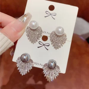 RENSINO Senior Sense Fan Shaped Crystal Diamond Retro Pearl Personality Stud Female Exaggerated Fashion Light Luxury Earrings Jewelry