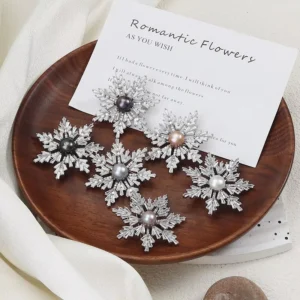 RENSINO Snowflake shaped Brooch with Micro inlaid Zircon and Natural Freshwater Pearl Minimalist Diamond studded Clothing Accessory