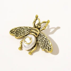RENSINO Women’s Retro Animal Shaped Bee Brooch Crystal Rhinestone Exquisite Plating Alloy Corsage Pin for Suit